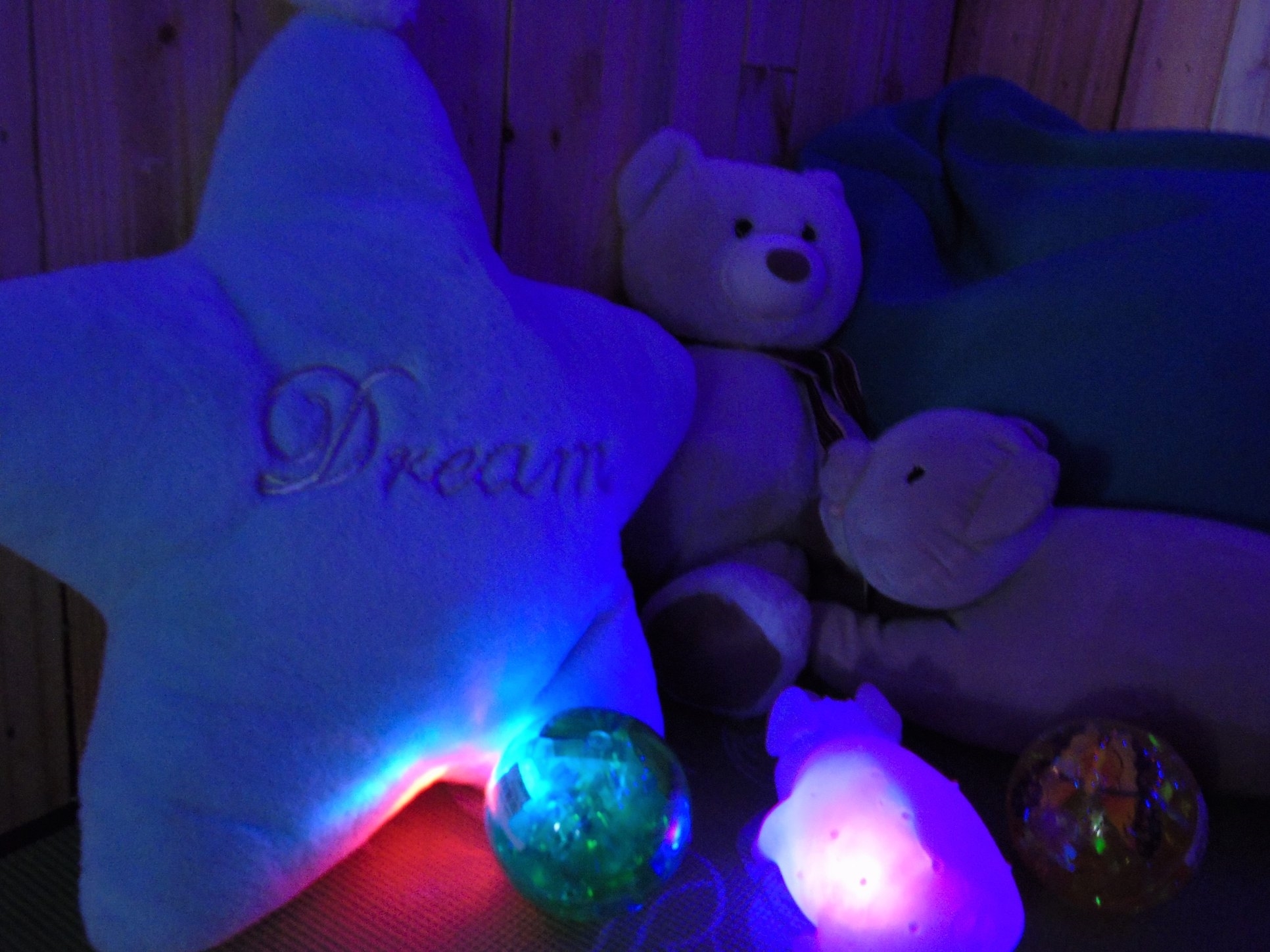 Căn phòng ánh sáng 4